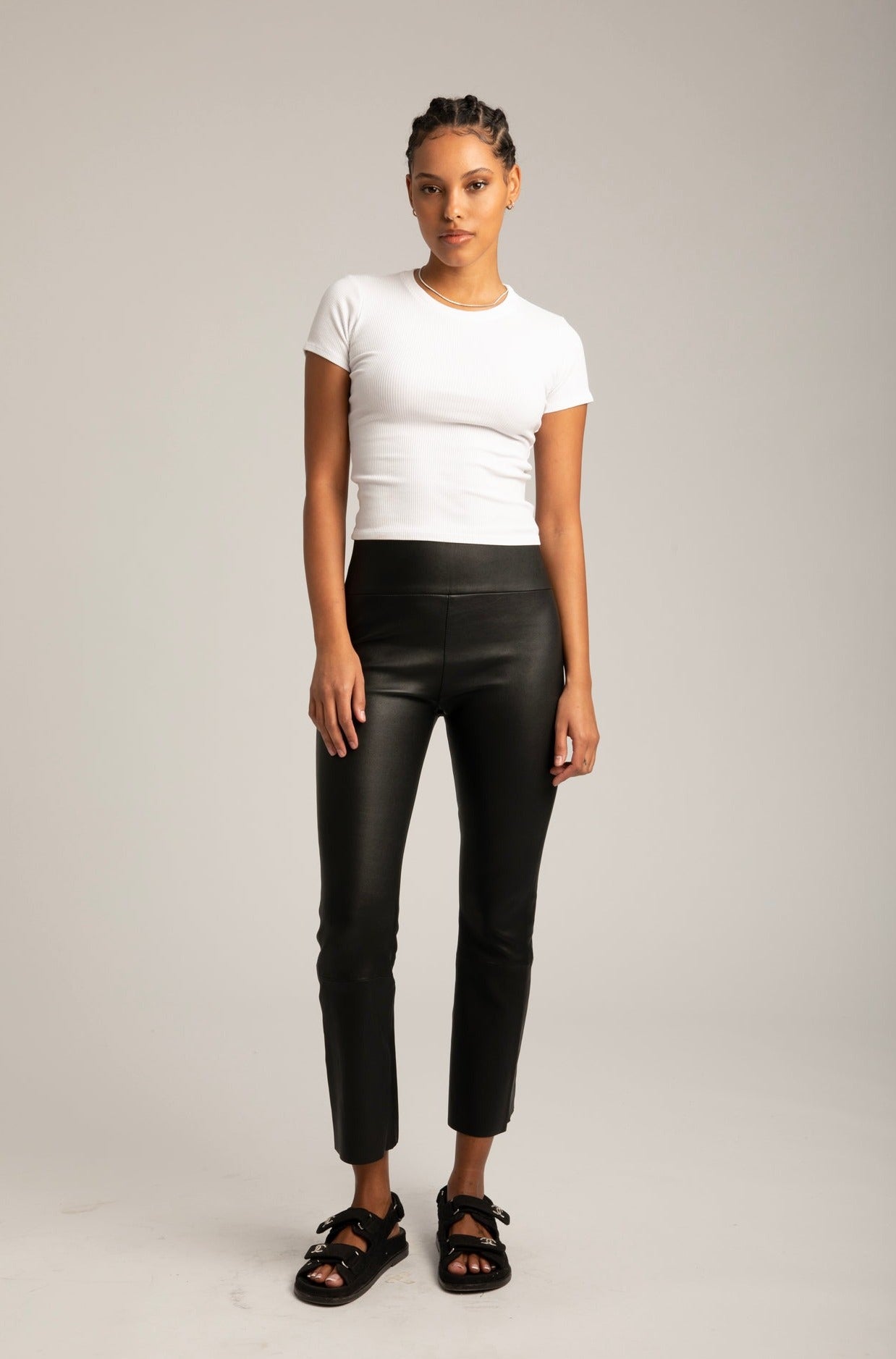 Zara faux leather flare leggings  Outfits with leggings, Leather