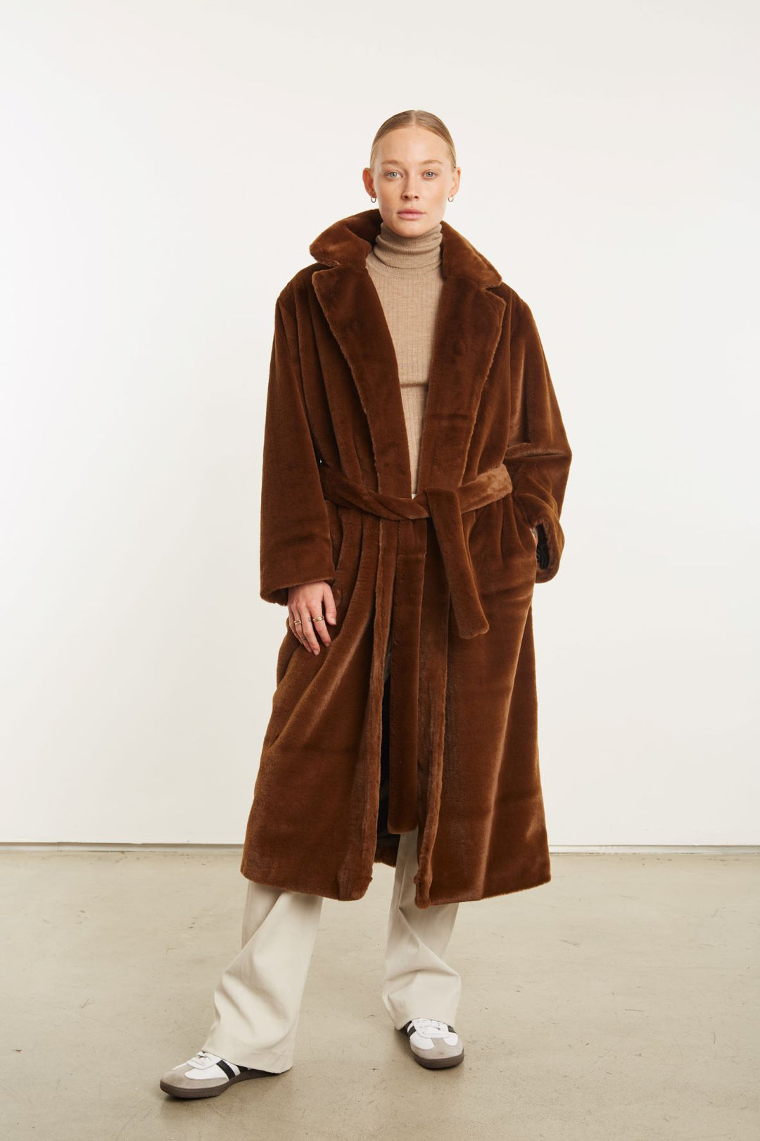 Long fur robe hotsell